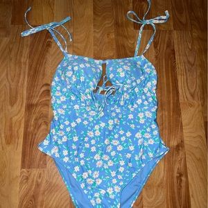 Xhilaration Floral Swimsuit 🩱 Size:(M)